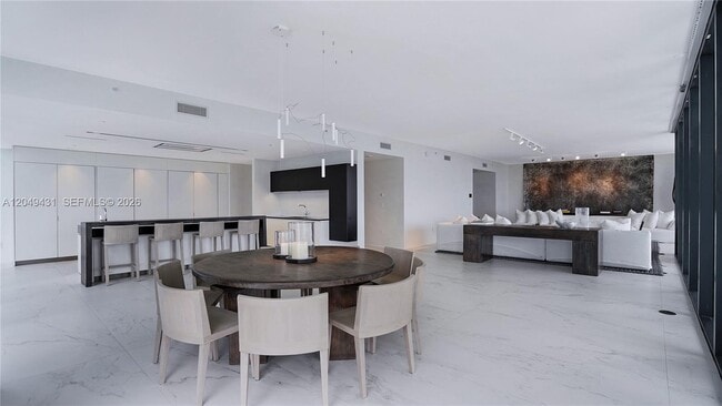 Building Photo - 1000 Biscayne Blvd