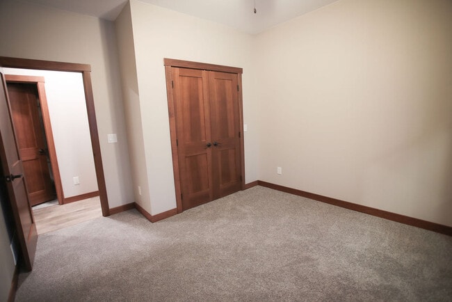 Building Photo - 1926 W 6th St