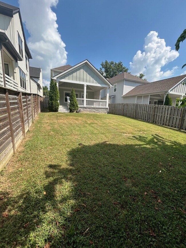 Building Photo - Stunning Home in Melrose 12 South Area...D...