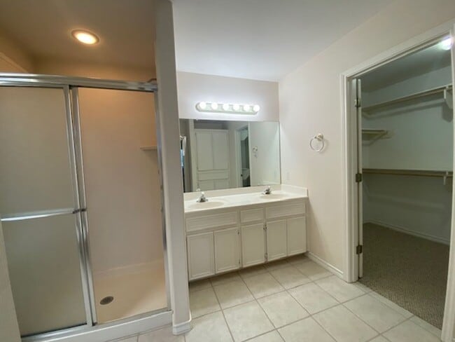 Building Photo - AFFORDABLE ISLAND LIVING!