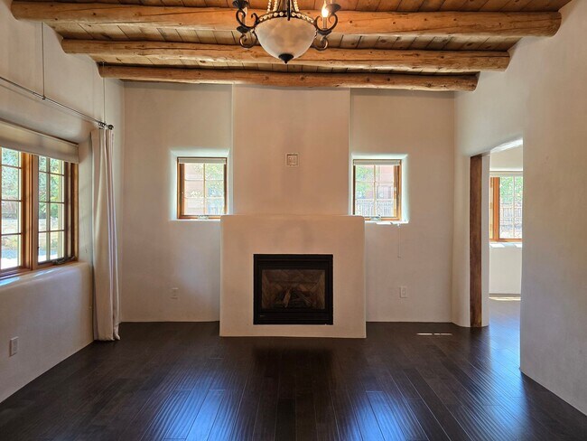 Building Photo - 324 Camino Cerrito