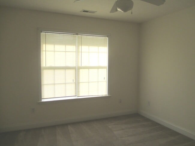 Building Photo - 128 Corinth Dr
