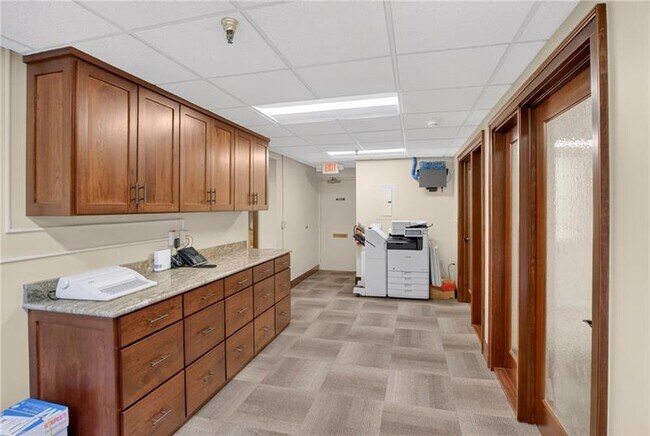 Building Photo - 750 Washington Rd