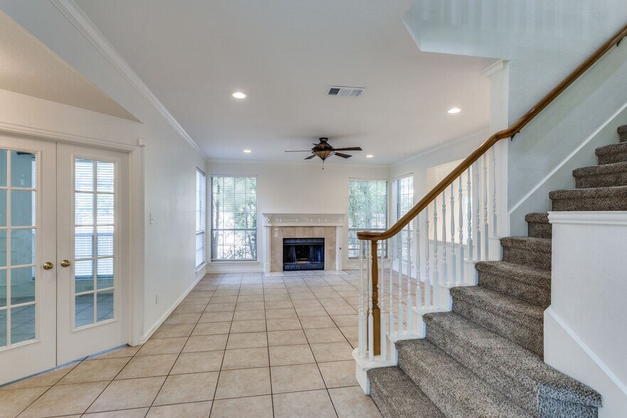 Building Photo - 2021 Broadleaf Dr