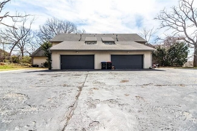 Building Photo - 101 E Hale Lake Rd