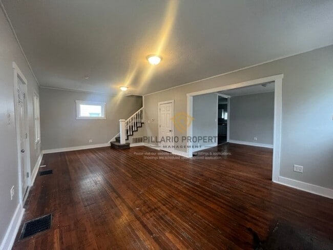 Building Photo - Close to Downtown Indy, Crown Hill, 4 Bedroom, 2 Bathroom House Available NOW!