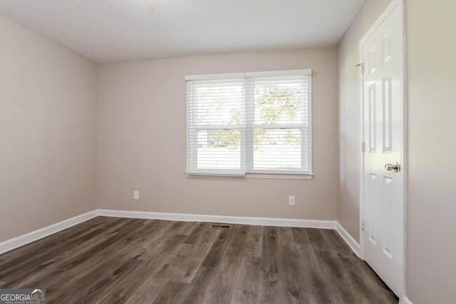 Building Photo - 15 Cedar Creek Dr