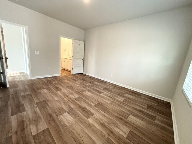 Building Photo - ABSOLUTELY BEAUTIFUL BRAND-NEW BUILD TOWNHOME