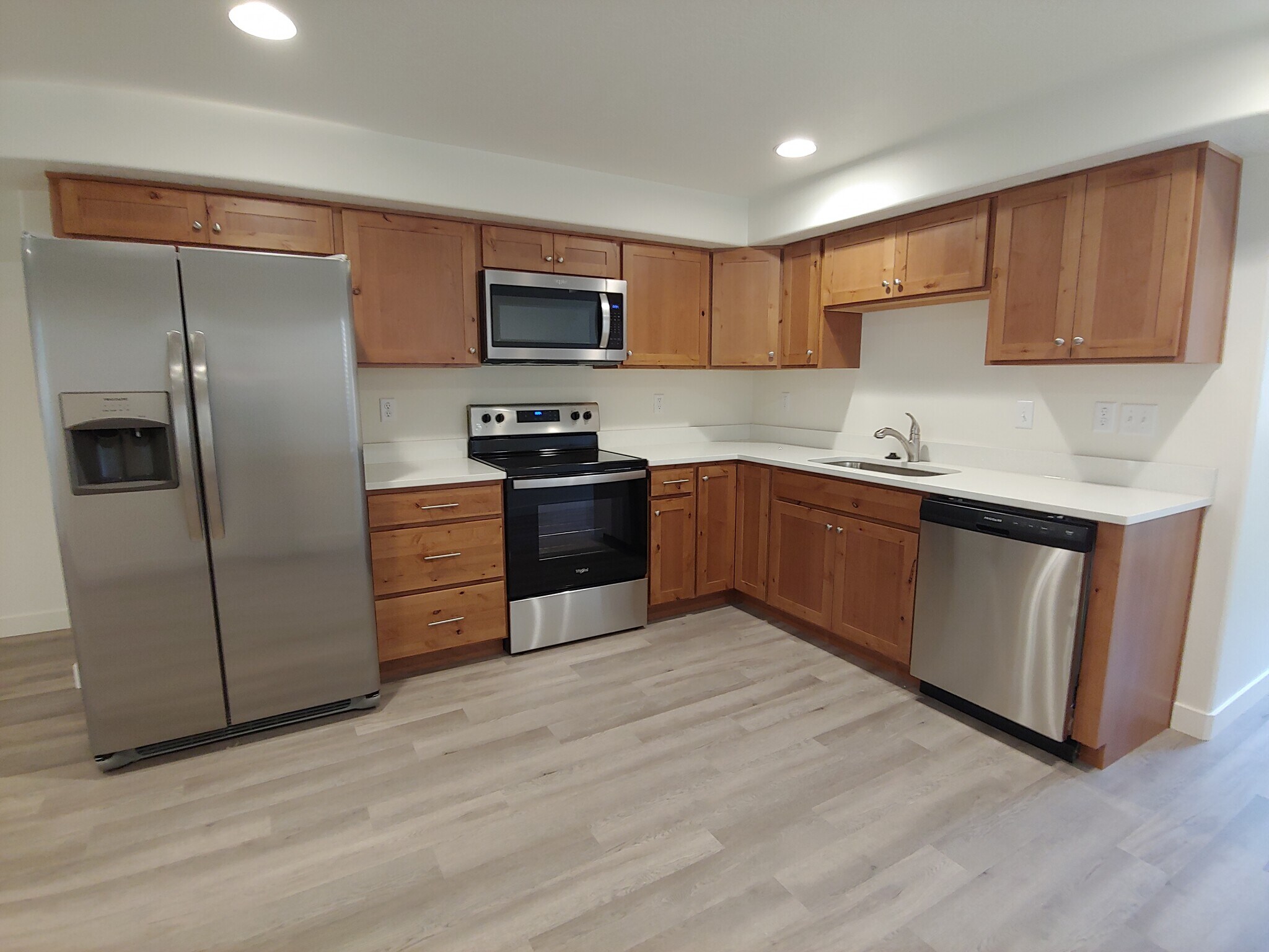 Building Photo - 591 S Emerald Ln