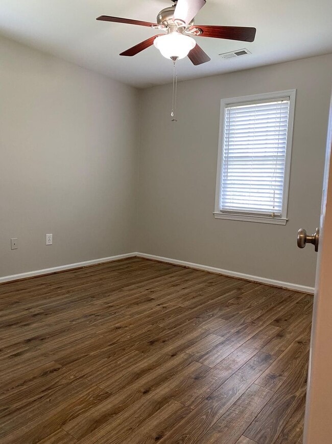 Building Photo - Charming 4BR/3BA Home in Azalea Acres – A Must-See