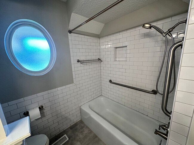 Building Photo - For Rent: Upgraded 3 Bed, 2.5 Bath Home in...