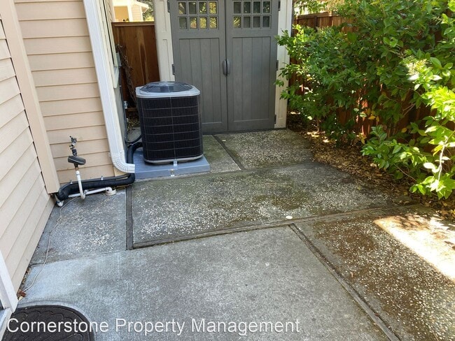 Building Photo - 2 br, 2 bath House - 1120 Cedar Gables Dr