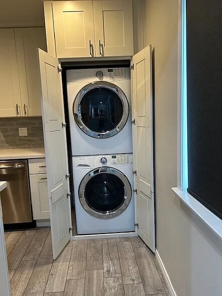 Building Photo - 402 S Heliotrope Ave