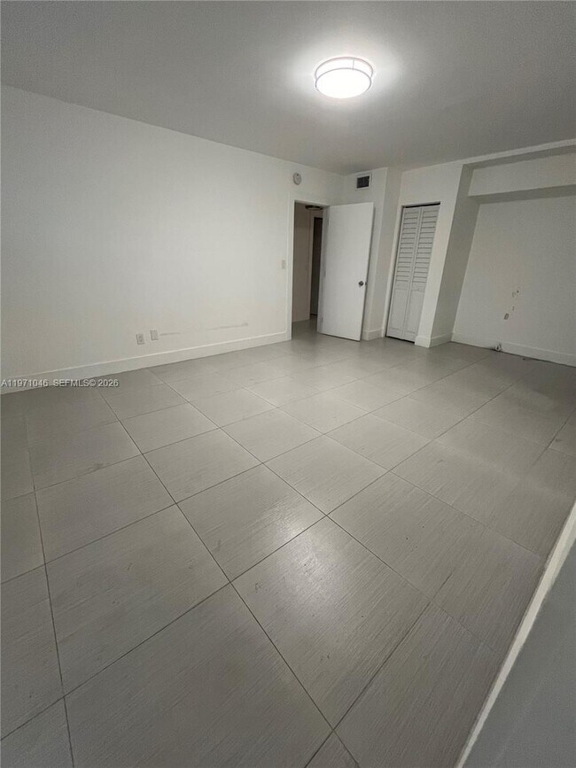 Building Photo - 11855 NE 19th Dr