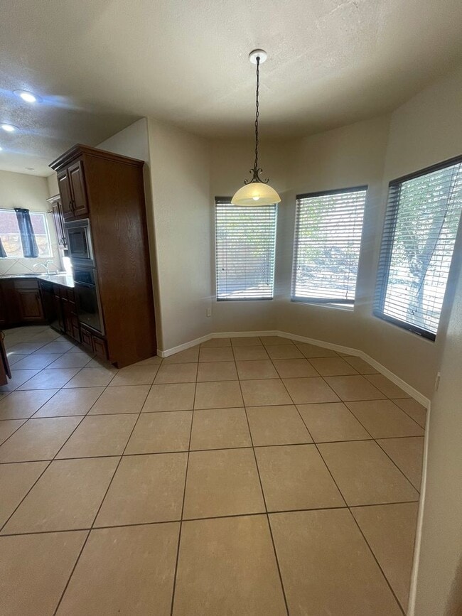 Building Photo - Lovely Spacious 4 Bedroom Home w/office space in Rinconada Area