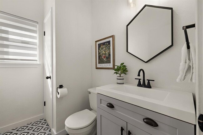 Building Photo - 3817 Tailfeather Dr