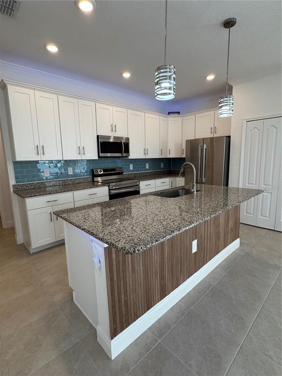 Building Photo - 16819 Canopy Garden Dr