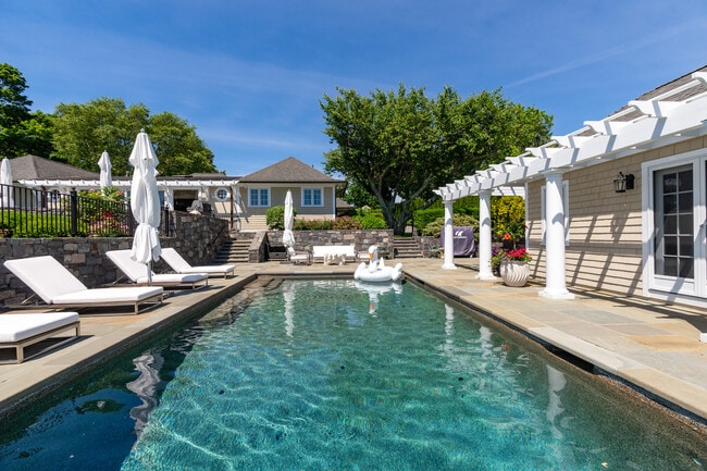 Building Photo - 3 Barclay Sq