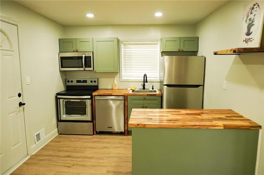 Building Photo - 1875 Dunlap Ave