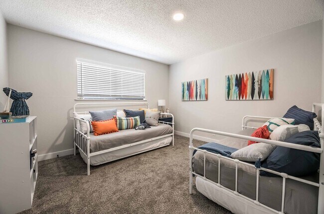 Building Photo - AMERICANA Property Mgmt - Fully furnished ...