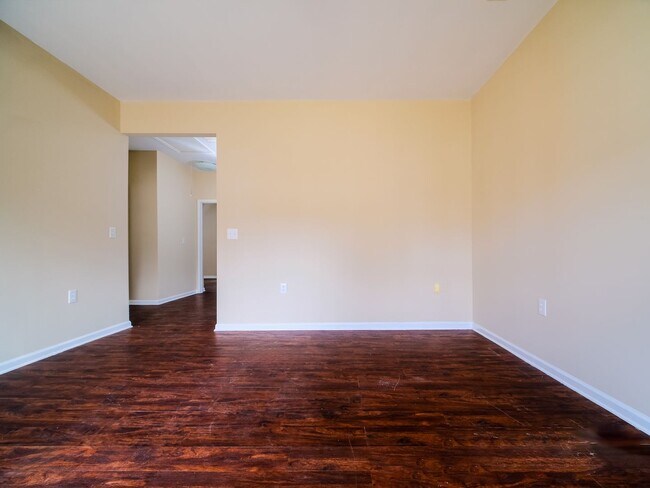 Building Photo - 7020 Somerset Springs