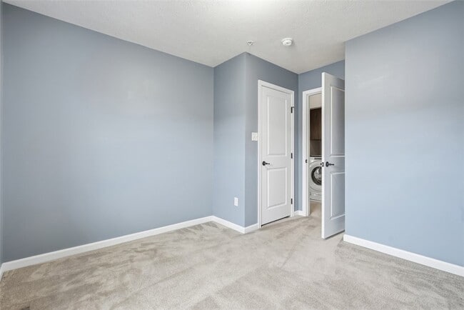 Building Photo - 1204 Pointe View Dr