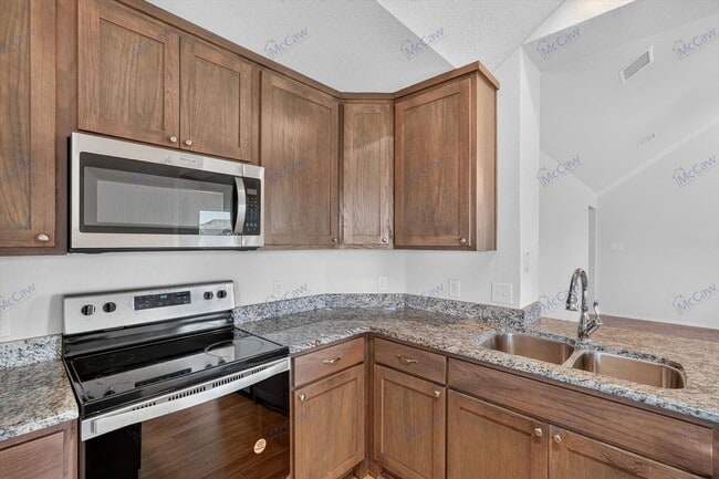 Building Photo - 324 Greenhaven Dr