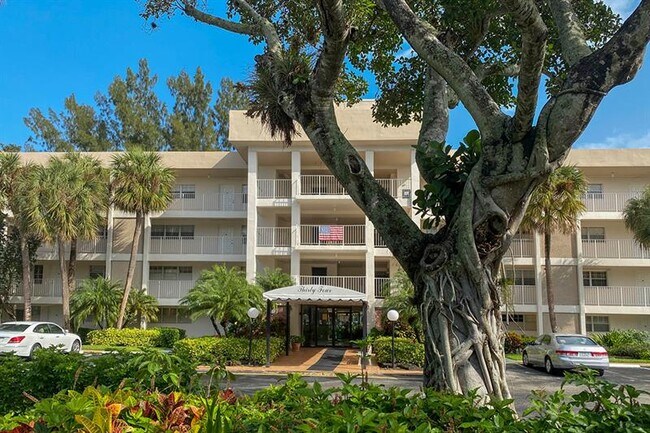 Building Photo - 3051 S Palm Aire Dr