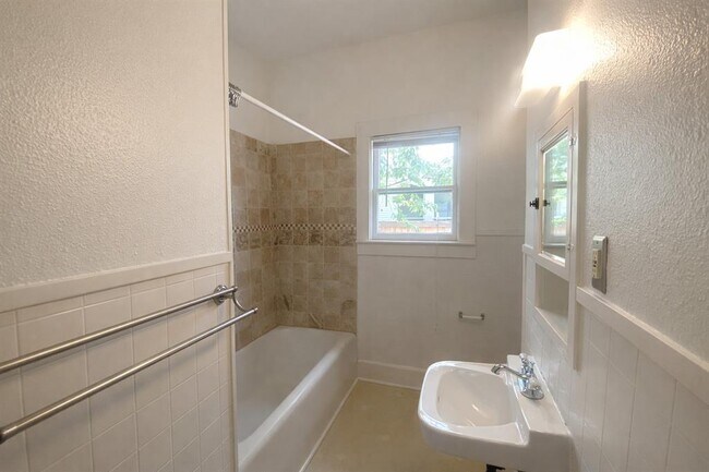 Building Photo - 4213 Avenue C