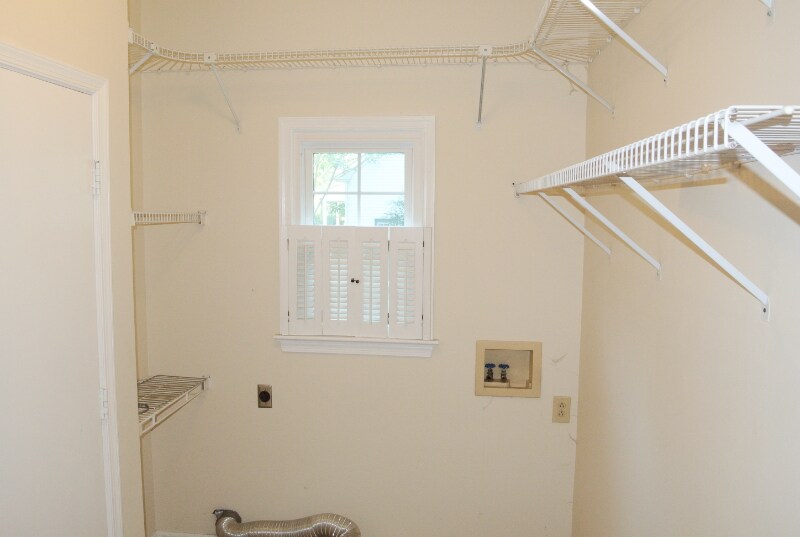 Building Photo - 2036 Hen House Dr