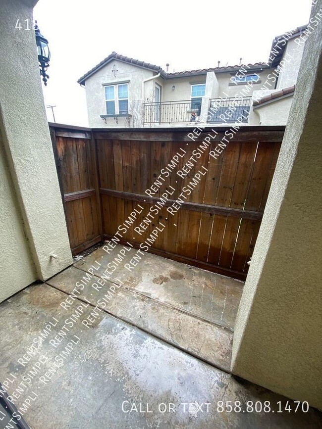 Building Photo - 41860 Davenport Way