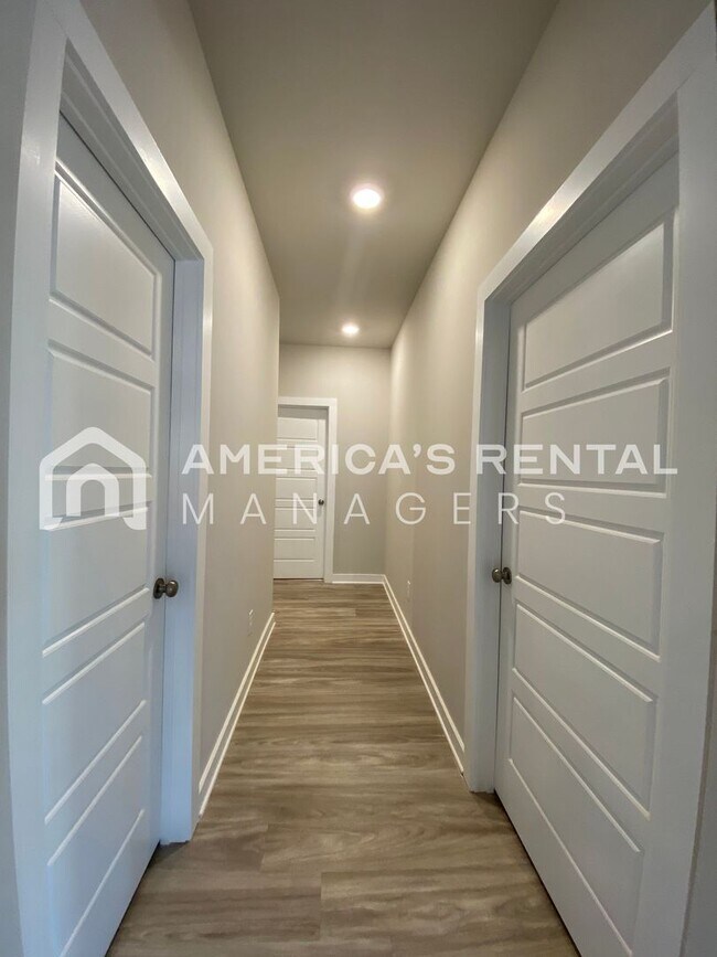 Building Photo - Home for Rent in Weaver AL. Available to V...