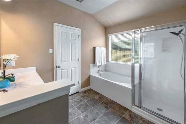 Building Photo - 107 Creston St