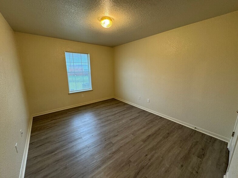 Building Photo - 2609 Vernice Loop