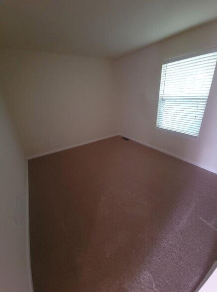 2nd Bedroom - 527 Upland St