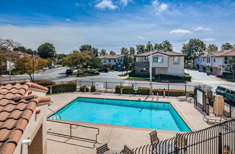 Building Photo - 6127 Rancho Brida