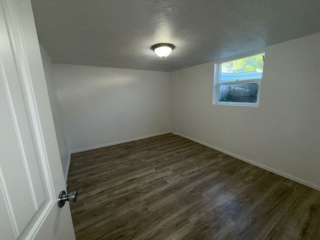 Building Photo - Charming Remodeled Bungalow Near Downtown ...