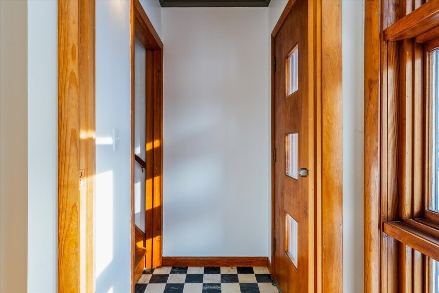 Building Photo - 32 Deland Park B