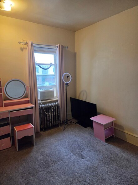 Building Photo - 5731 N 5th St