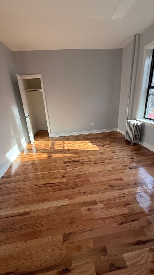 Building Photo - Victoria Grande