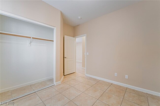 Building Photo - 5086 Echo Shire Ave