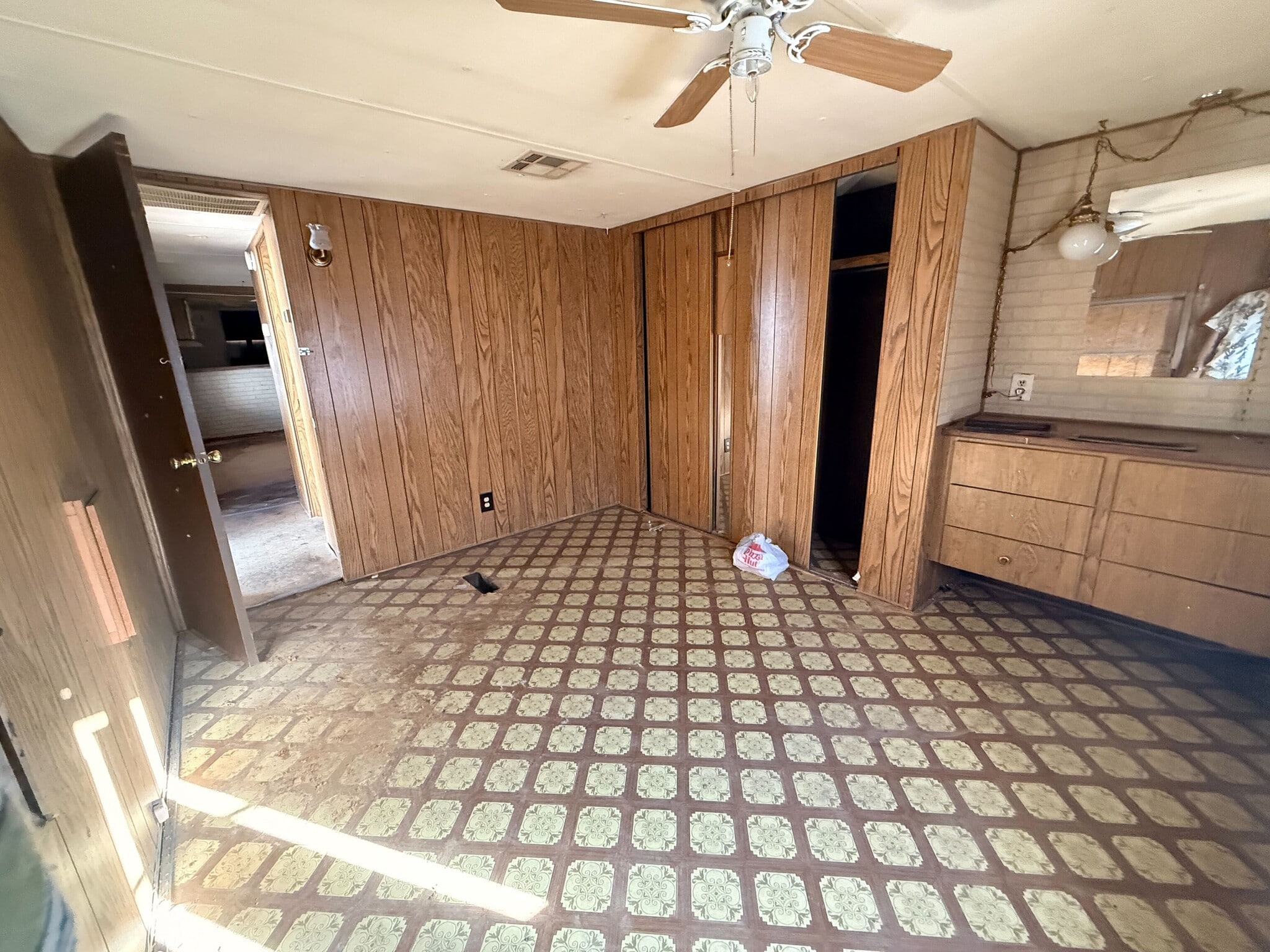 Building Photo - 3601 E Wyoming Ave