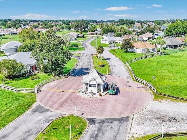 Building Photo - 5520 NW 26th Ln