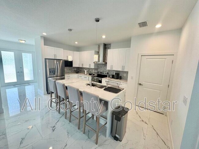 Building Photo - 57 Broadmoor Ln