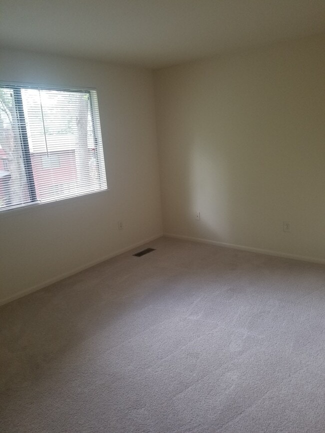 Building Photo - Beautiful 3BR 2.5BA Single Family Home in ...