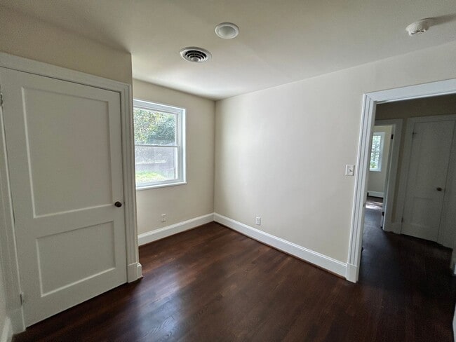 Building Photo - 1815 Powell Rd