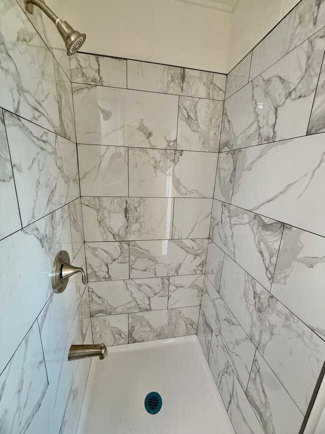 Building Photo - 357 Hilu Pl