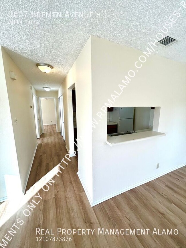 Building Photo - **APPLICATION RECEIVED** *MOVE IN SPECIAL!...