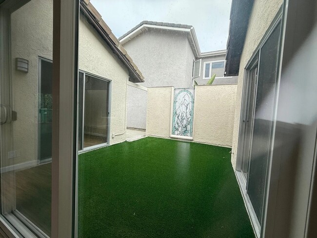 Building Photo - 11 Woodhollow