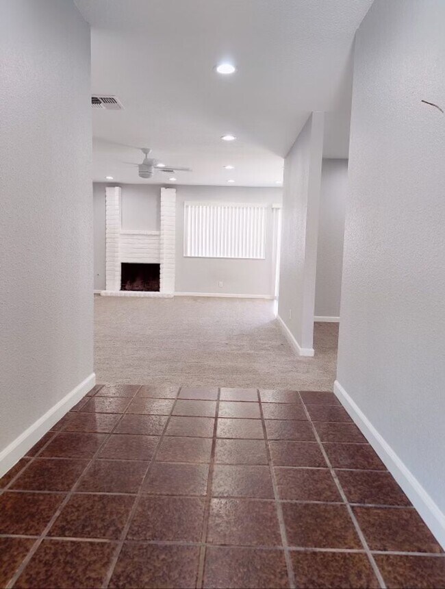Building Photo - Beautiful 3 bed 2 bath for rent near Atwat...
